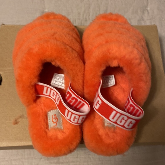 Host Pick🎉 2/28 women’s ugg fluff yea slides. Size7 - Picture 3 of 5
